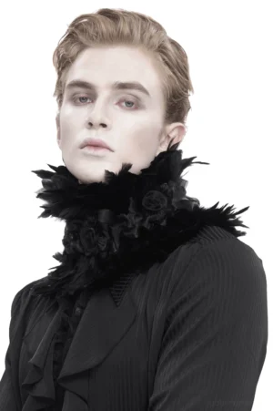 Schwarzer Gothic Federkragen mit Stoffblüten auf männlichem Model, Vorderansicht Studiofoto mit reiner Hintergrund – alternative Halskrause Neckwear