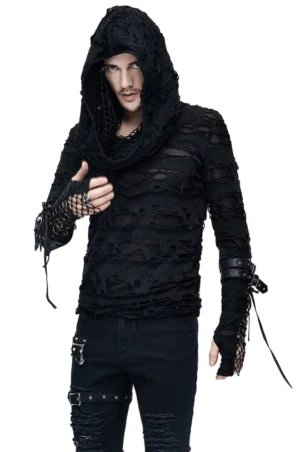 Schwarzer Gothic Ripped Kapuzenpullover mit Meshpanels und Kapuze, männliches Modell mit hochgezogener Kapuze vor weißem Studio-Hintergrund, taillierte Passform