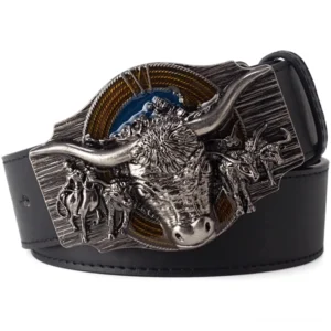 Schwarzer Gothic Stierenkopf Ledergürtel mit antiquierter Silber-Metallschnalle, echtes Rindsleder Vintage-Design, Front-Studioansicht