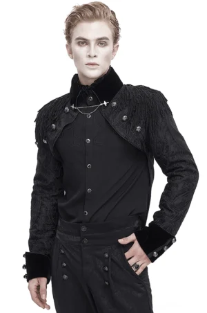 Schwarzer Samt-Gothic-Frack mit Paisley-Jacquard-Weberei und Schulterkwappen, Vorderansicht in voller Länge auf männlichem Modell, formale Gothic-Jacke mit detaillierten Verzierungen