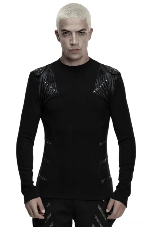 Schwarzes Cyberpunk-Mock-Neck-Langarmshirt mit texturierten Kunstlederschulterpanels und Metallriemen-Frontansicht auf männlichem Model