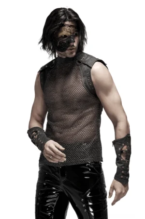 Herren schwarzes Gothic Mesh Muskelshirt mit Nieten-Ledersch ulterrüstung und Metallreißverschluss Kragen, getragen von Model mit Gothic Gesichtsmaske