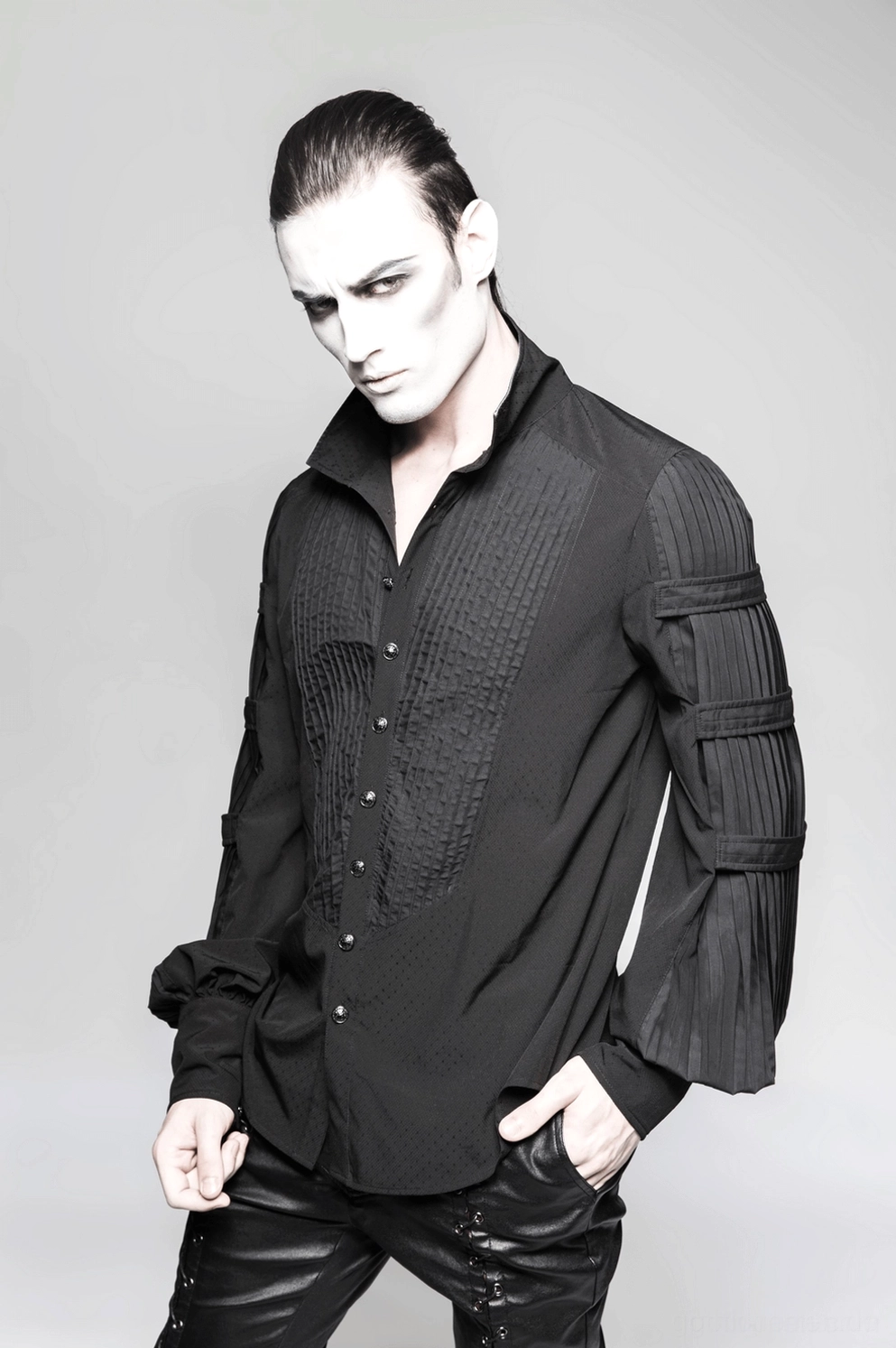 Schwarzes Gothic Steampunk Hemd Stoff-Konstruktion Detail mit hochwertiger Nahtarbeit, Polyester-Spandex-Mischung und Verarbeitungs-Präzision Merkmale