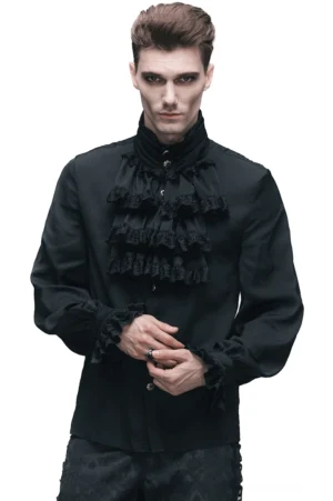 Vorderansicht des viktorianischen Gothic-Rüschenhemds mit gerüschtem Jabot-Kragen, getragen von männlichem Model in schwarzem Polyester, Draufsicht auf Hals- und Manschettendetails