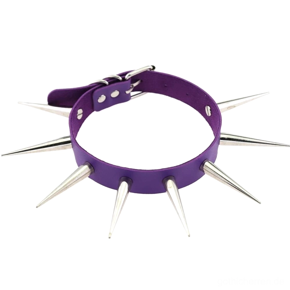Violett Spike Gothic Choker Halsband Flachaufnahme Vorderansicht mit Kunstleder-Konstruktion und scharfen silbernen Metallnietdetails, mystische Farbe