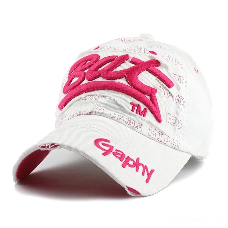 Weiße Gothic Snapback Cap mit heißrosa 3D BUT Stickerei und verteilten Mini-Letter-Print Details auf dem aufgerauten Schirm