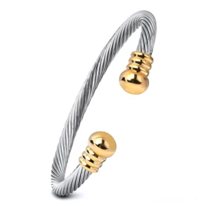 Zweifarbiger Twisted Cable Open Cuff Armband mit Silber- und Goldendkappen, gotisches Statement-Schmuckdesign, verdrehtes Metallband mit polierten kugelförmigen Abschlüssen